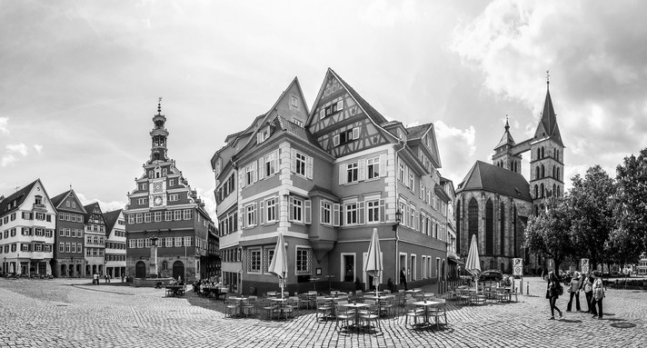 Rathaus und Kirche der Stadt Esslingen am Neckar. Bild: ©pure-life-pictures - stock.adobe.com