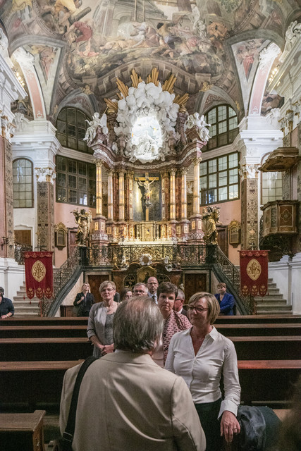 Finanzministerin Edith Sitzmann bei der Übergabe der sanierten und restaurierten Kirche.