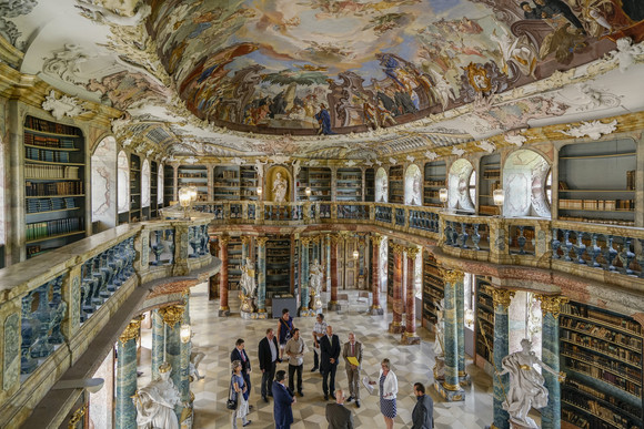 Schlösser und Gärten Sitzmann besucht Schloss Urach und Kloster Wiblingen Schlösserreise 2017 - Bibliothek Kloster Wiblingen