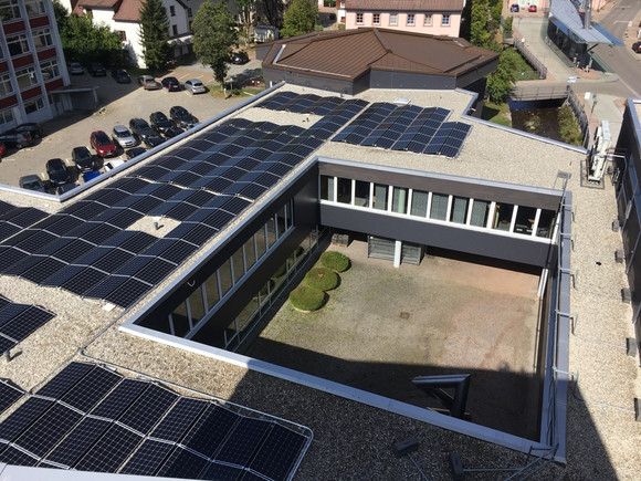 Vermögen und Bau Neue Wärmeversorgung für die Hochschule Furtwangen Photovoltaikanlage Hochschule Furtwangen
