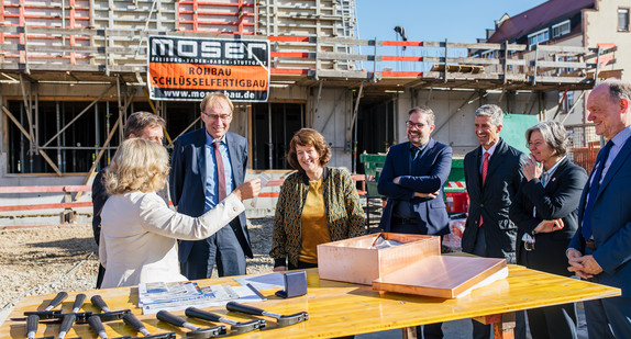 Finanzstaatssekretärin Gisela Splett bei der Grundsteinlegung