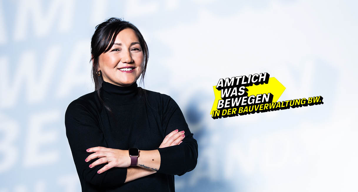 FM Professionals Architekt für die Krankenhausbauberatung (w/m/d) Freundliche Frau im schwarzen Rollkragenpullover, steht für Innovation in der Bauverwaltung BW.